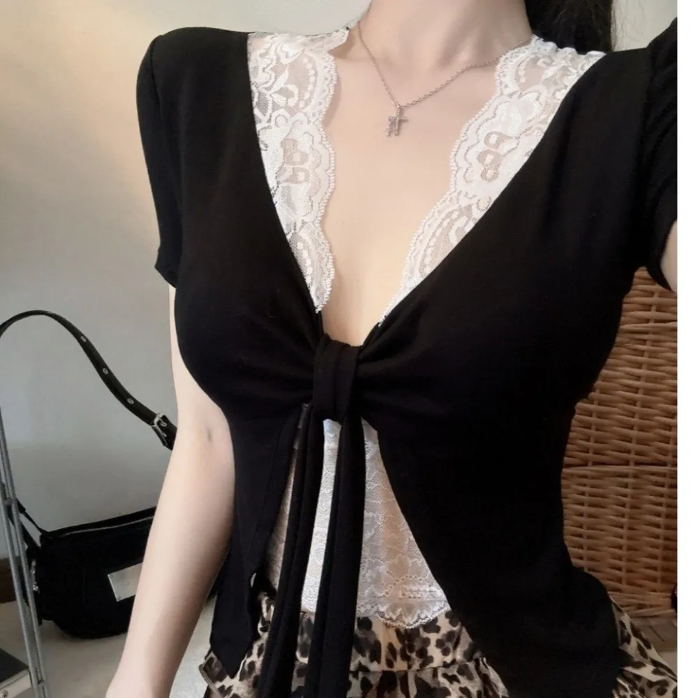 New Fashion Lace Trim Deep V-Neck T-Shirt Short Sleeved Chest Pad Knot Lace Top Patchwork Split False Two-Piece Top Outerwear