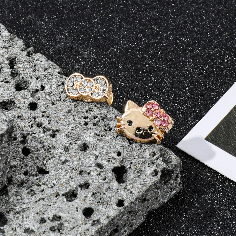 スイートサンリオイヤースタッド ハローキティ カワイイ キティちゃん 小さなイヤリング スタッド 子供 キッズ ギフト 漫画 ホリデー おもちゃ ギフト