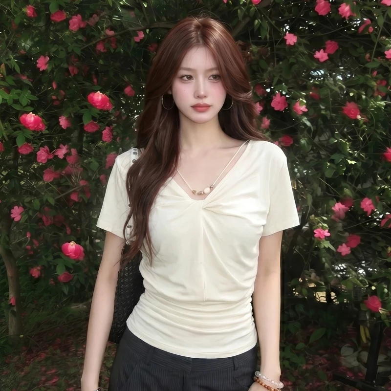 Sweet Gentle V-neck Twisted Short Sleeved T-shirt for Women 2026 Summer Design Pleated Slim Fit Exuding Slimming Temperament Top