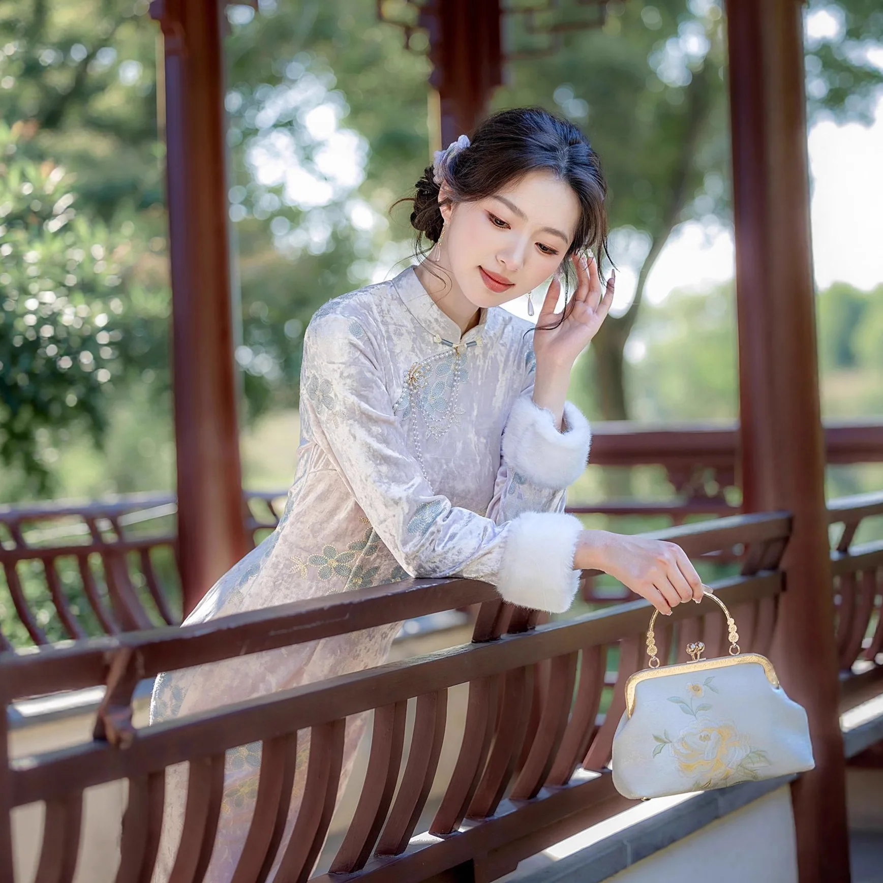 Yourqipao Winter Gold Rhinestone Velvet Cheongsam Long Sleeve Modified Banquet Qipao Chinese Style Evening Dress for Women Party