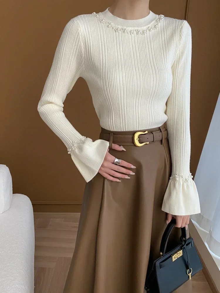 เสื้อไหมพรมแขนบาน แฟชั่นประดับมุก คอกลม เสื้อแขนยาวผู้หญิง รุ่นใหม่ ฤดูใบไม้ร่วง 2025 ทรงเข้ารูป เสื้อสเวตเตอร์ถัก