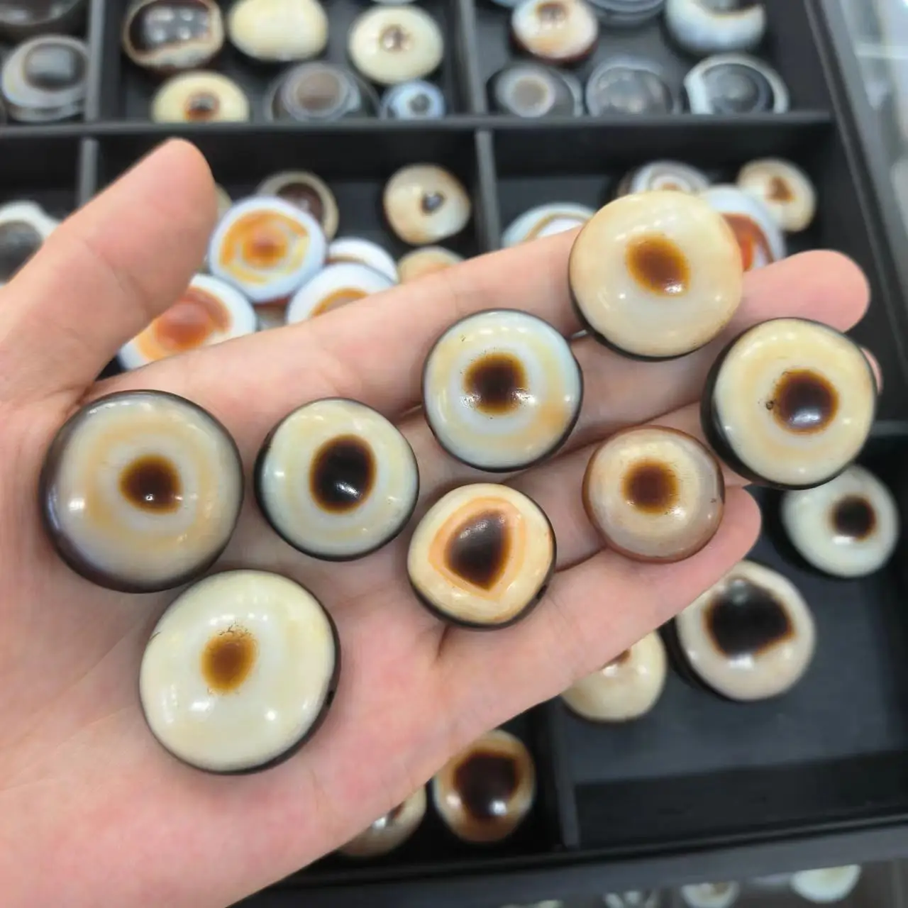 1pcs/lot Natural Sheep Plate Beads Big Eyes Agate one eye dzi Weathered Horseshoe Handmade ancient beads jewelry folk-custom