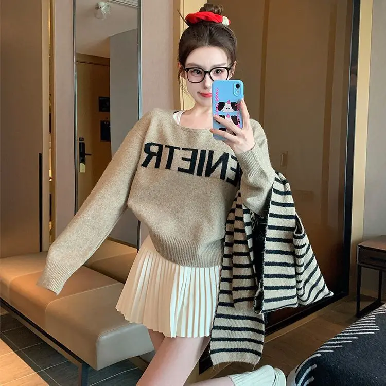 2025 nouveau automne hiver coupe ajustée tricots rétro paresseux rond Ne pull avec capuche viande couvrant Faionable jeunesse femmes haut
