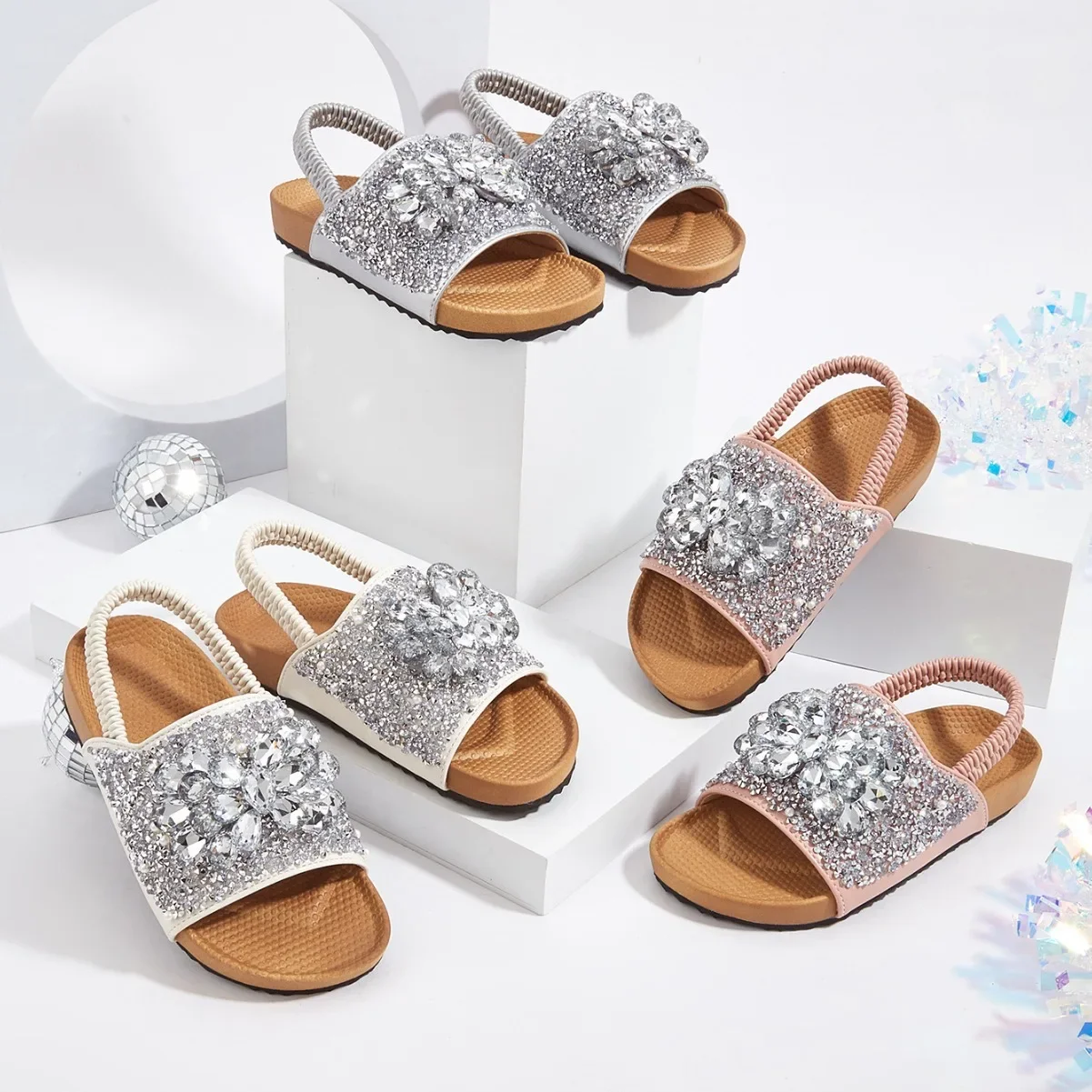 NOVEDAD DE VERANO 20224, sandalias de princesa con diamantes de imitación para niñas, zapatillas informales antideslizantes de suela suave para niños, zapatos planos de playa