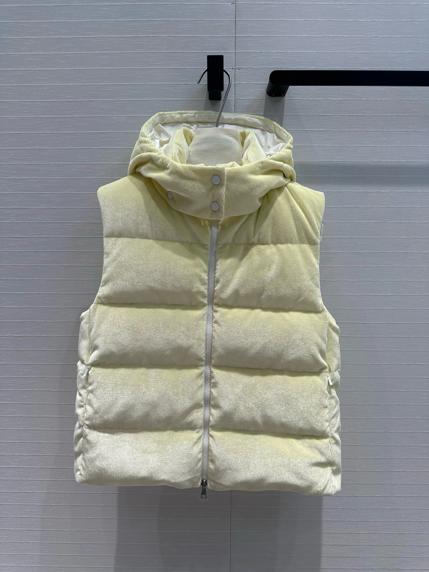 

New detachable hooded bread clip corduroy vest down jacket Macaron tone for autumn/Winter 2024