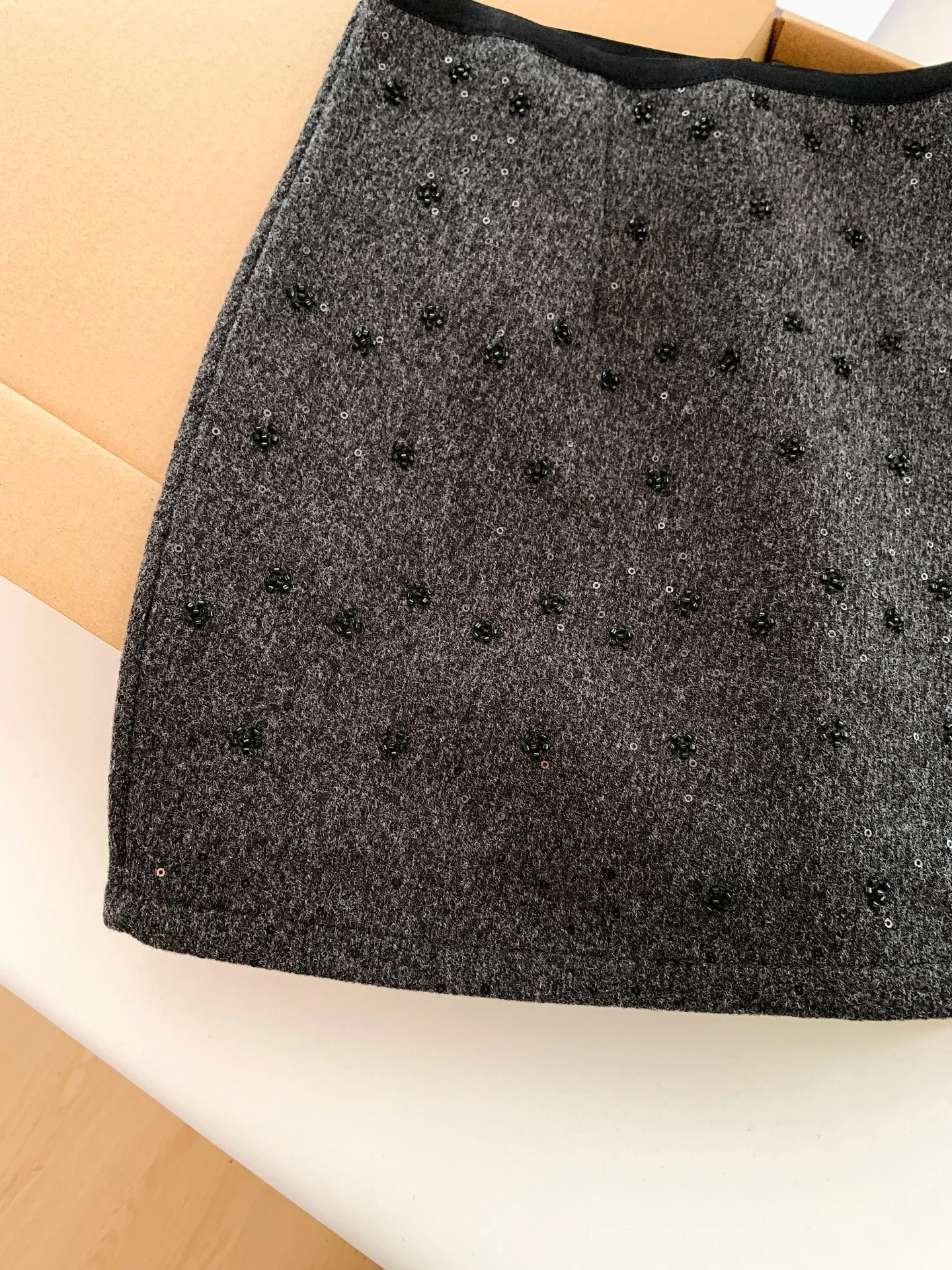 

Юбка GZ Thirteenth Fac из шерсти с пайетками и стразами, женская, осенне-зимняя, с высокой талией, в стиле слэш-шик...