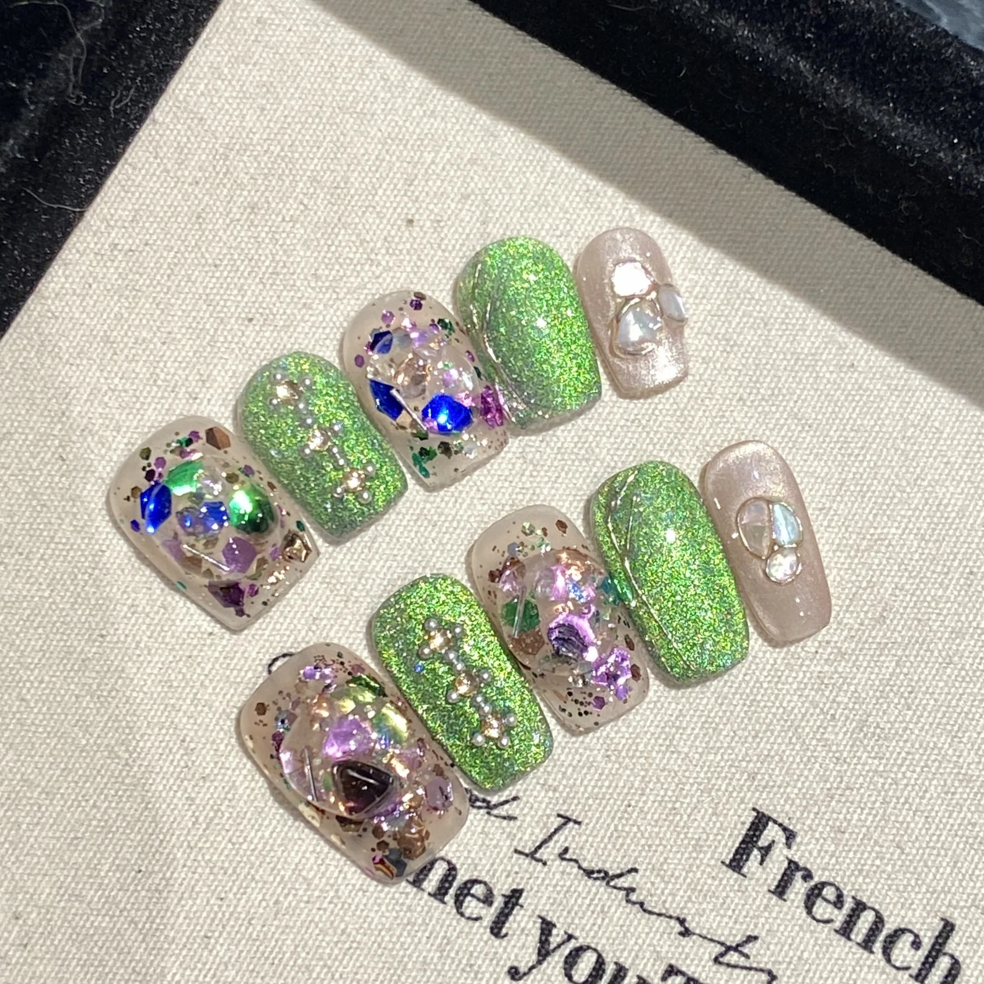 Handmade False Nails Dopamine Sequins Decor Press On Acyrlic Nails Ballet Green Cat's Eye Fake Nails Glitter 3D Crystal Wearable