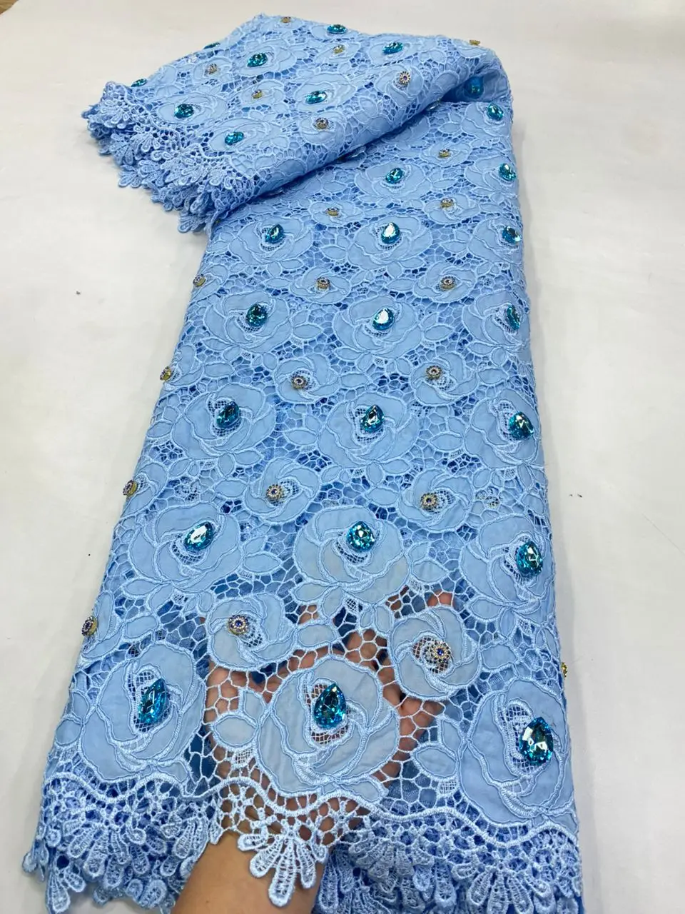 

Африканское кружево 2026: Высококачественное хлопковое кружево с вышивкой и стразами, льняные платья для выпускного вечера, небесно-голубое кружево для женщин, свадебное, 5 Hm269-1
