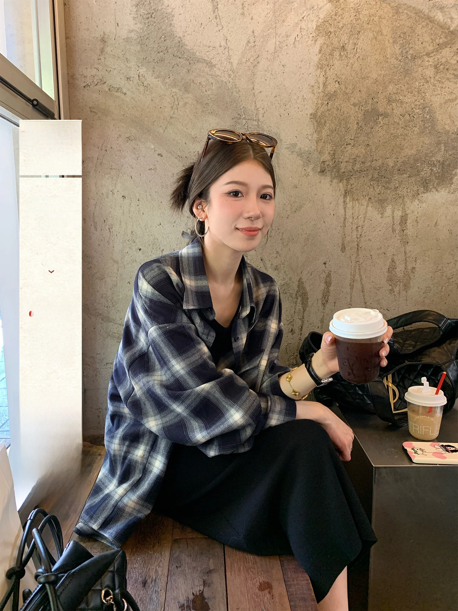 

Свободная женская рубашка в клетку с сине-белыми полосками, с отложным воротником, в корейском стиле, универсальная верхняя одежда, дышащий топ с длинными рукавами для бизнеса