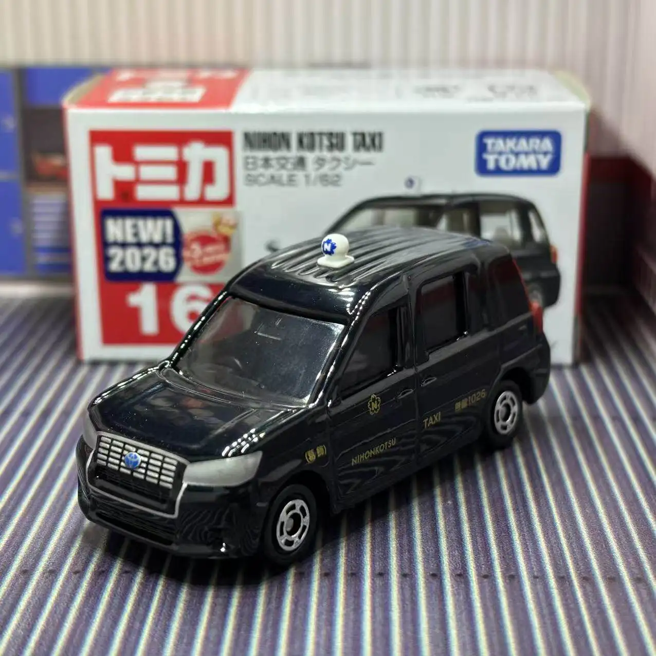 

Takara Tomy No.16 Japan Classic Taxi Simulation Alloy Mini Car Japanese Urban Transport Diecast Model Souvenir Hobby Ornament