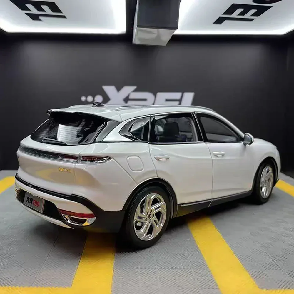 펜티엄 T90 오리지널 다이캐스트 1:18 스케일 파우 오프로드 시뮬레이션 합금 자동차 모델 팬 컬렉션 홈 장식 금속 장식품