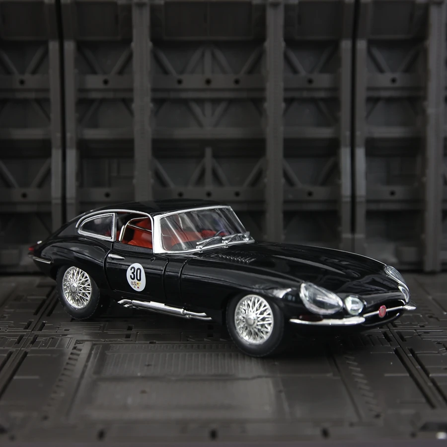 

1:24 Имитация модели автомобиля из сплава Jaguar E-Type, дверь суперкара можно открыть, богатые детали, тонкая работа и хорошее качество.