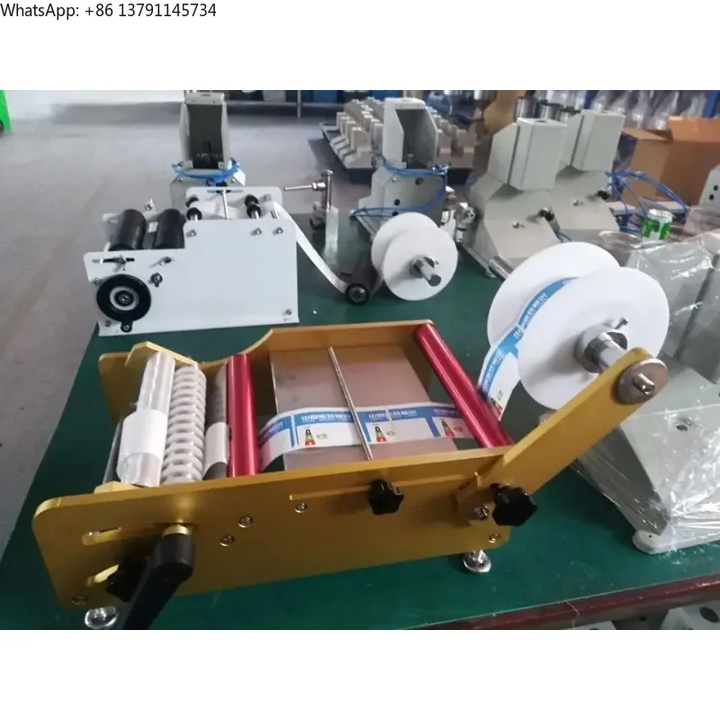 

30 Manual Mineral Water Plastic Round Bottle Labeling Machine for Round Bottles Sticker Label Packing Machine