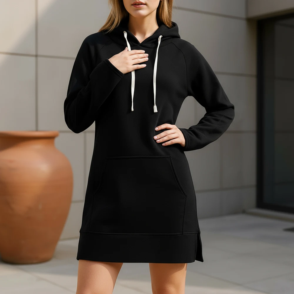Sukienka damska z kapturem, czarna, z długim rękawem, oversize, z rozcięciem u dołu, sznurkiem, dużymi kieszeniami, luźna, streetwearowa, codzienna, na co dzień, 2025