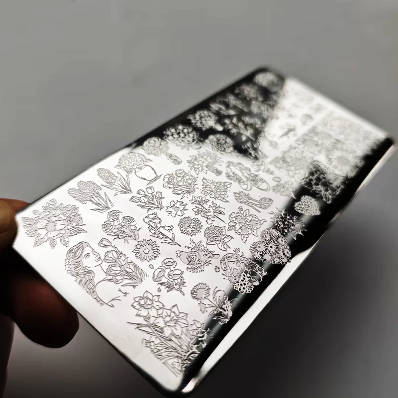 Pizzo Gatto Orso Elfo Nail Stamping Piatti Amore Cuore Foglie Fiori Design Piatti da stampa Modelli Unghie Art Stencil Timbro Strumenti