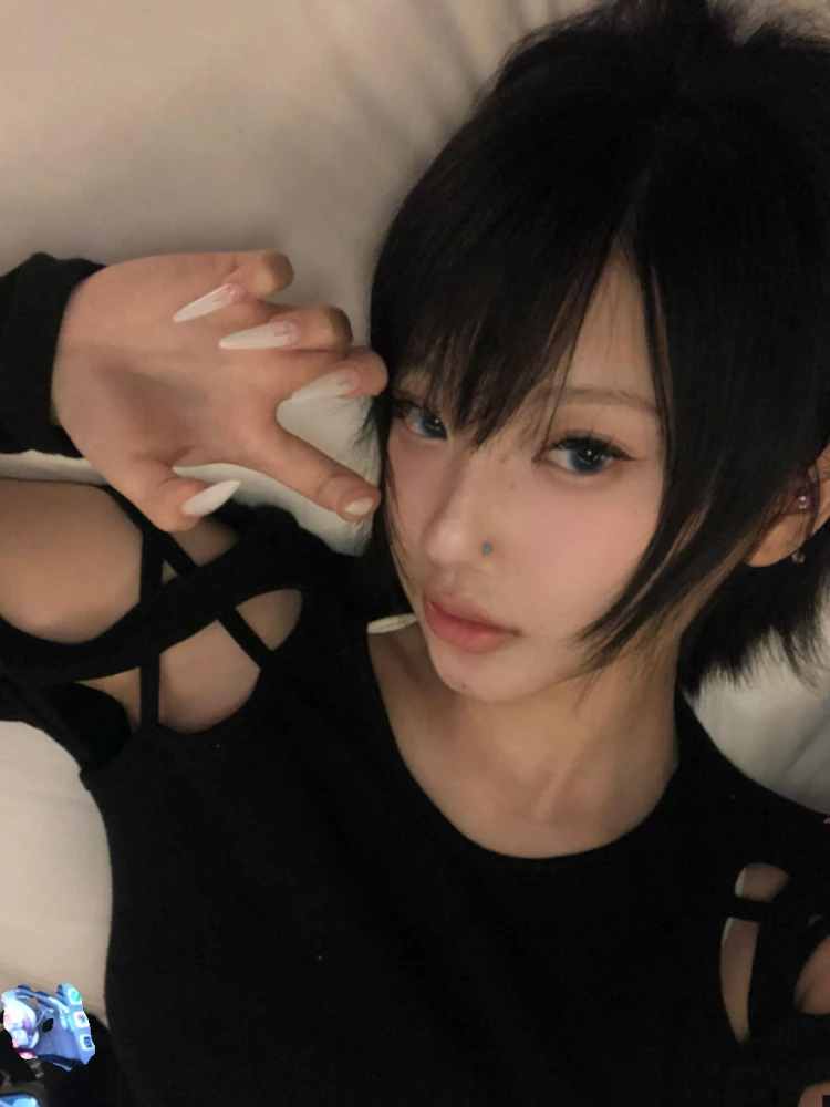 Ropa de calle de primavera, Tops recortados negros para mujer, camisetas Harajuku caladas Vintage 2025, camisetas Grunge ajustadas sexis estéticas Y2k