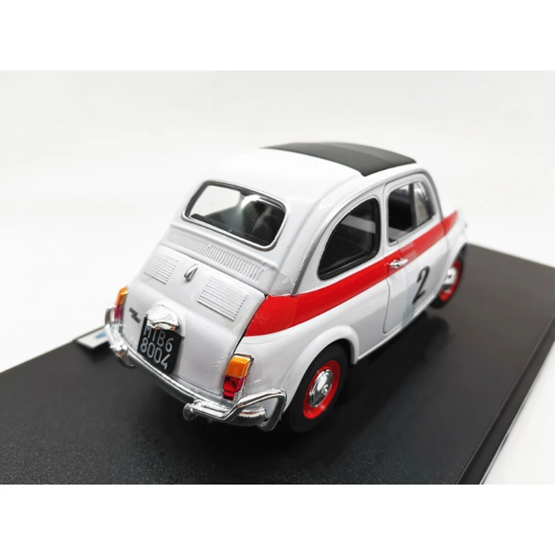 Diecast 1:18 Scale 1957 Fiat Nuova 500 Vintage Car Model Alloy Finished Product Simulation Toy Gift Static Model Display