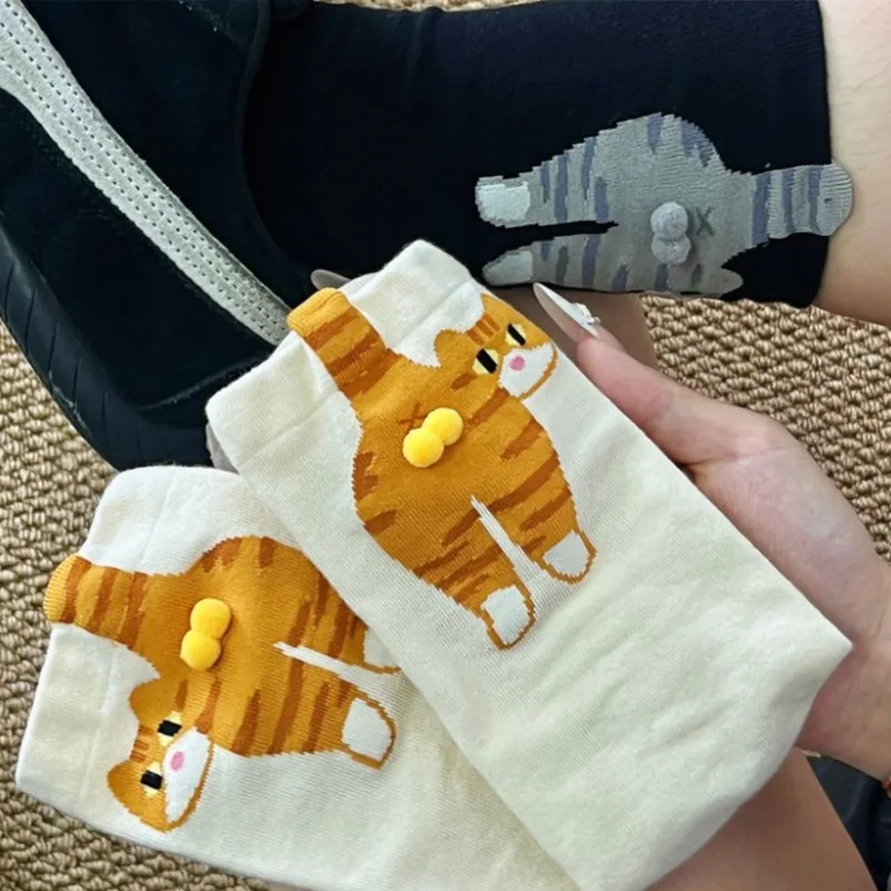 الجوارب النسائية لطيف مضحك القط Ins الكورية منتصف أنبوب النوم الجوارب الإبداعية بتمشيط القطن منتصف جوارب أنبوبية امرأة 2025 هدية السنة الجديدة