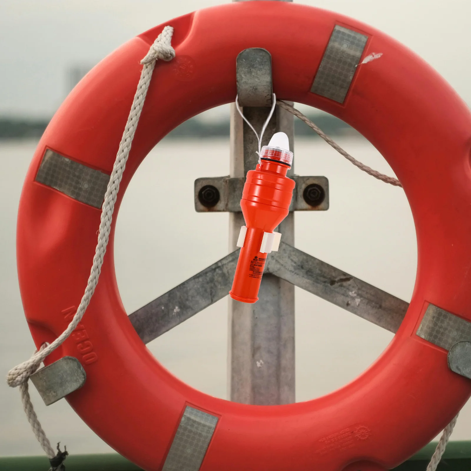 الذاتي إشعال ضوء مقاوم للماء العائمة Lifebuoy مصباح ماركر الطوارئ للبقاء في الهواء الطلق المشي لمسافات طويلة القوارب الصيد