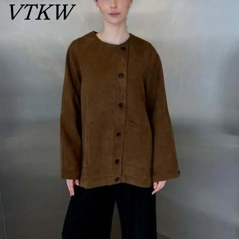 

VTKW 2025 весенняя женская замшевая асимметричная куртка на пуговицах, свободная повседневная верхняя одежда с круглым вырезом и длинными рукавами, модное пальто