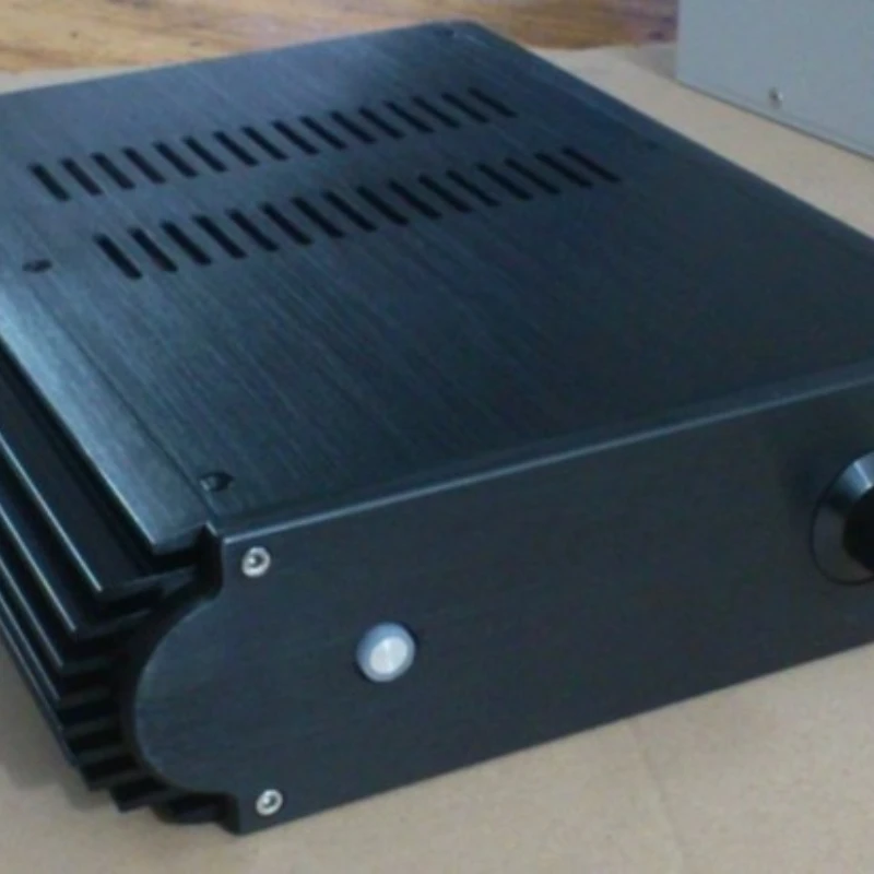 

Heat dissipation on both sides, all-aluminum amplifier chassis