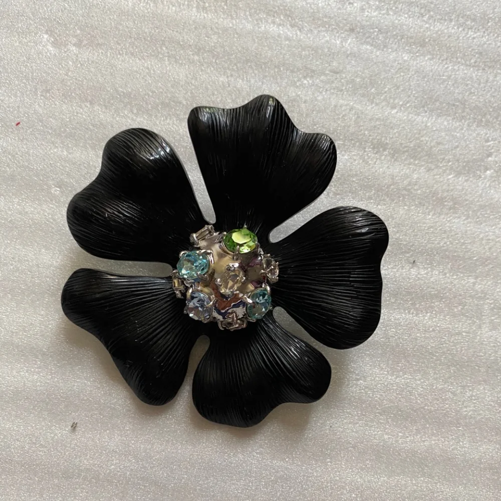 European and American Genius Designers Create Fashionable Sunflower Brooches