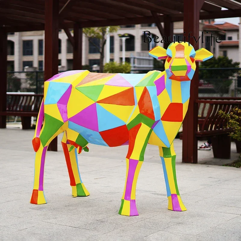 Fiberglass geometric block surface Cow large animal sculpture Outdoor ranch ornament Garden landscape decoration