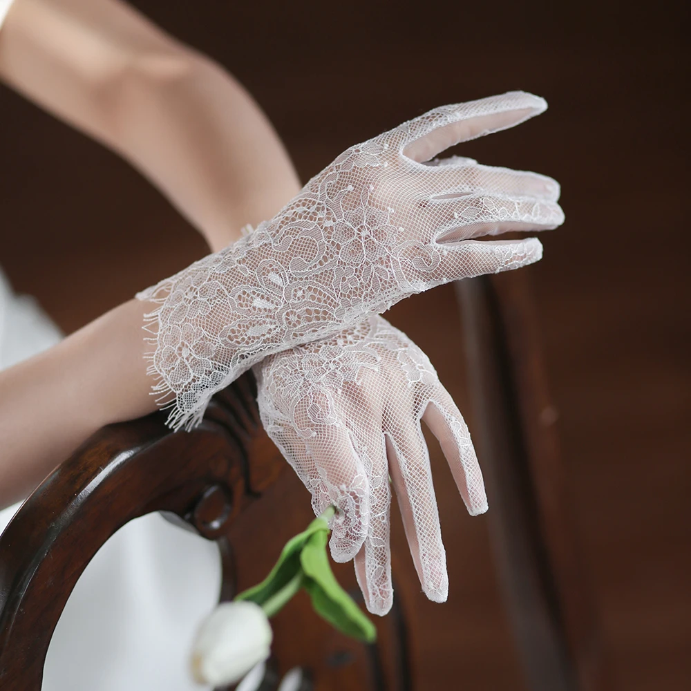 Luvas de renda curta oca para mulheres, branco, dedo todo, vestido de noiva, acessórios de festa, alta qualidade