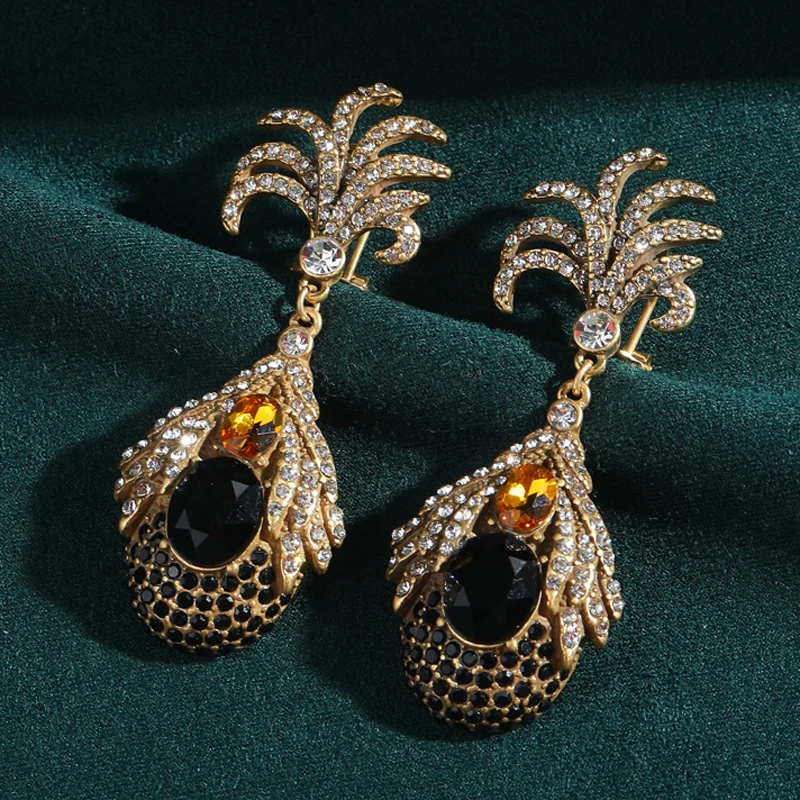 

Vintage Black Flower Earrings Drop Crystal Gold Color Rhinestone Petals Quality Luxury Jewelry Designer Party Wedding 2025 Trend