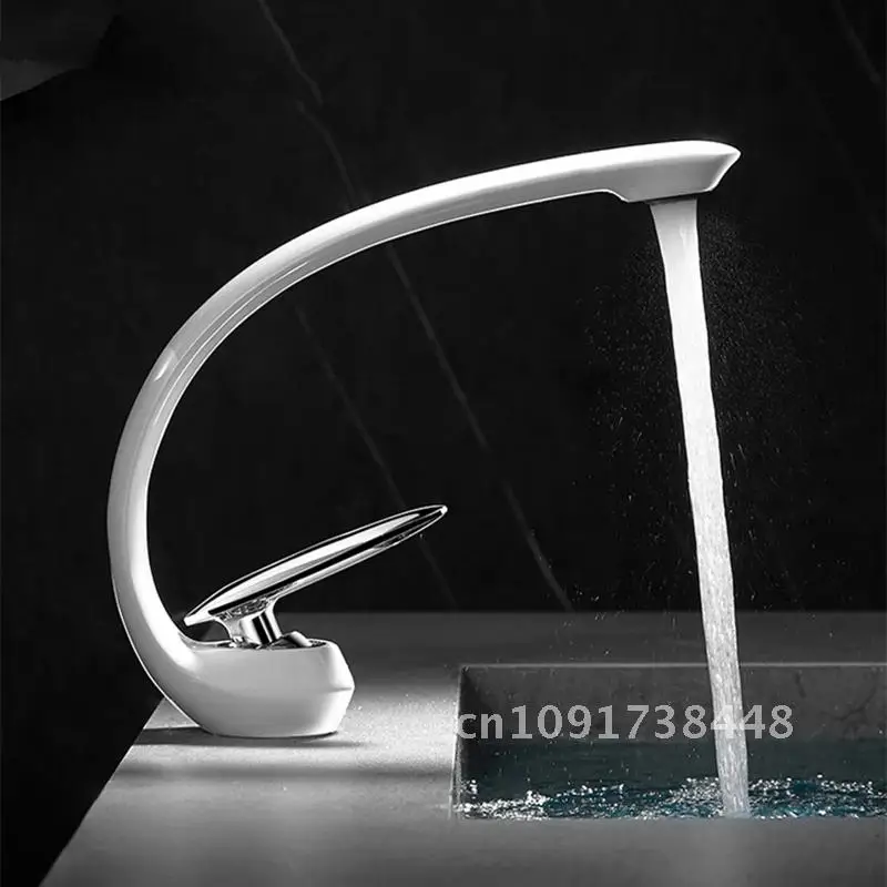 Grifo creativo para lavabo de baño, grifos para lavabo de latón blanco, grifo mezclador moderno y elegante con cascada caliente y fría de un solo mango