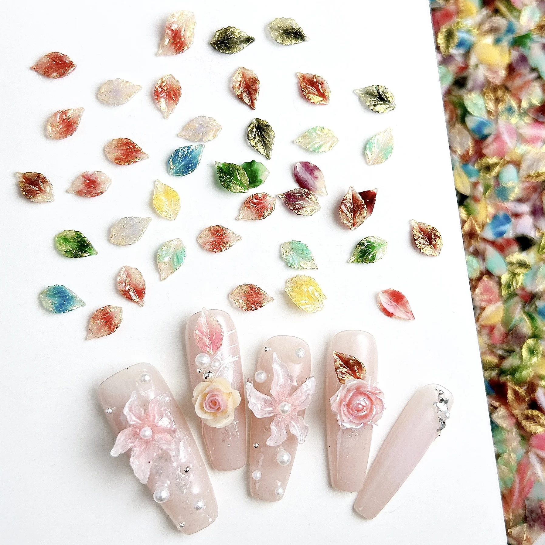 50PCS leuchtende verträumte süße Harz Blatt Nagel Charms 3D mehrere Farben kreative Blatt Nail Art Dekorationen für DIY Ohrringe Nägel