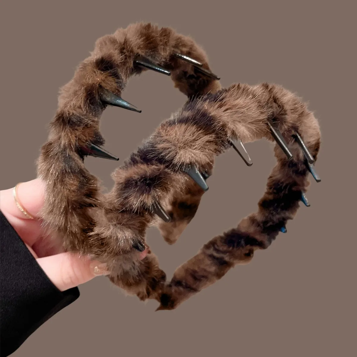 Fascia per capelli alta calva in peluche con stampa leopardata di lusso esagerata, elegante, comoda da usare con un fermaglio per capelli antiscivolo dentato