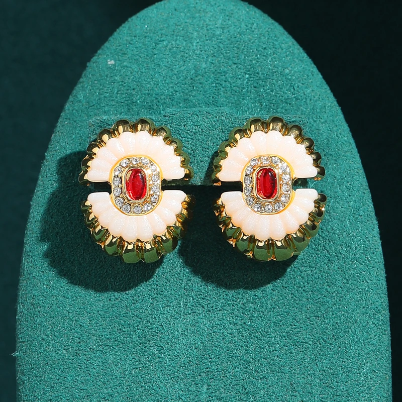 

Vintage Oval Red Stud Earrings Glass White Daisies Flower Gold Color Luxury Quality Jewelry Woman Zircon Accessories 2026 Trends