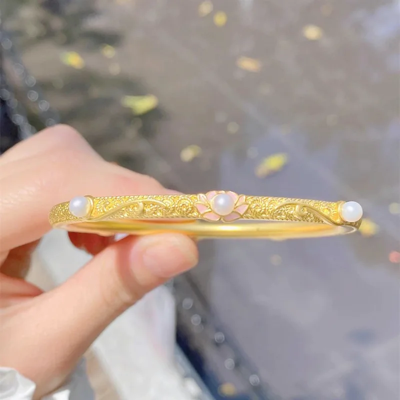 Charm Golden Relief Lotus Circular Bangle For Women Exquisite Jewelry Decoration Romantic Gift 2024