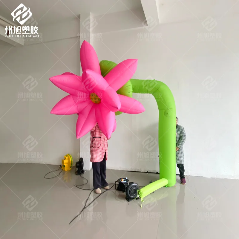 Grande modello di fiore gonfiabile con oggetti di scena decorativi soffianti per macchie panoramiche all'aperto, parchi e centri commerciali