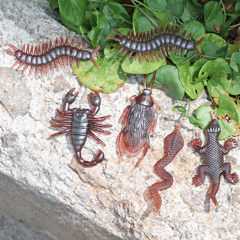 Jouets de farces amusants et réalistes, insectes effrayants, faux cafards, serpent, jouet de farces d'halloween, décor du poisson d'avril