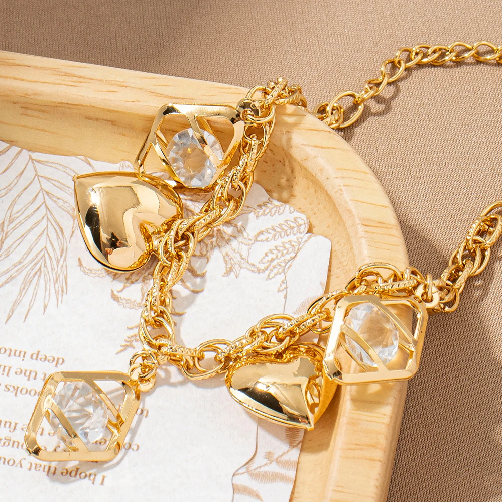 Edelstahl-Schmuckarmband mit Kristallherz-Anhänger, Modisches Accessoire, Charm-Armbänder für Frauen, Alltagsschmuck, Geschenke – Detail 5