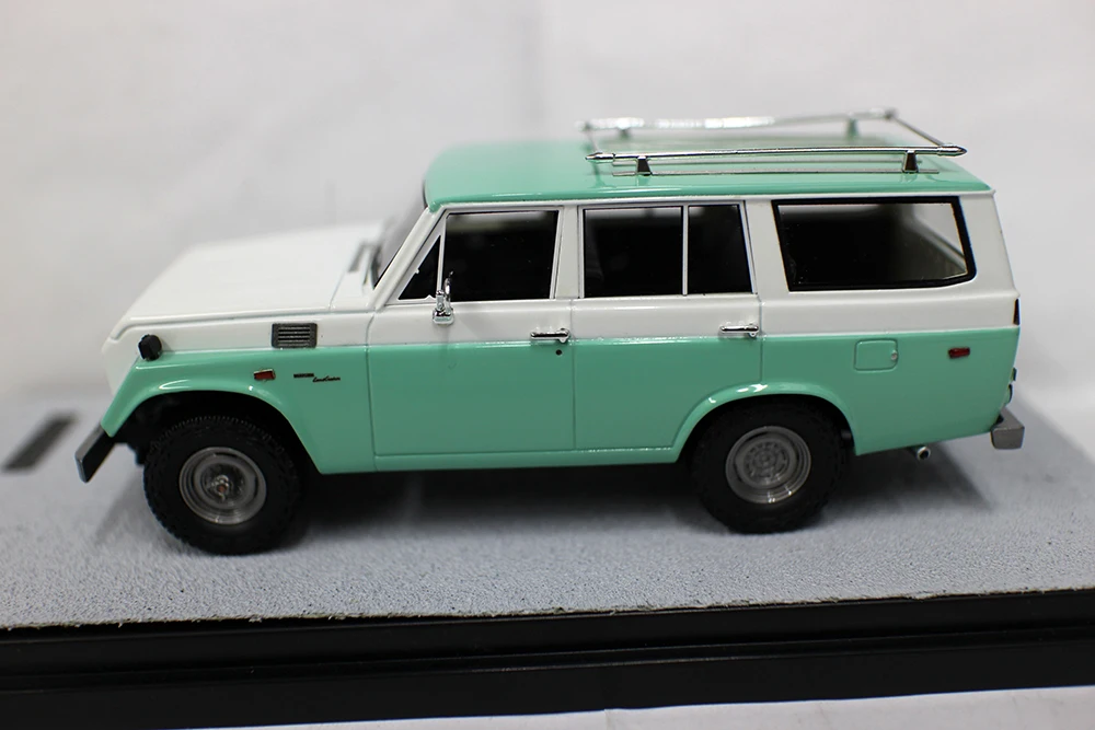 Resin Car Models 1/43 Scale LandCruiser FJ55 For Collection gift