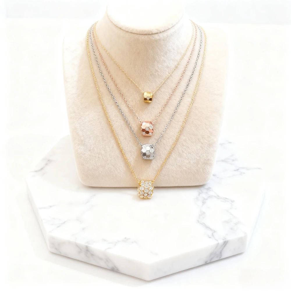 

Новинка 2025 года: элегантные аксессуары. Шестиугольное сотовое ожерелье: вневременной, универсальный свадебный подарок. Ювелирные изделия для нее, модно.