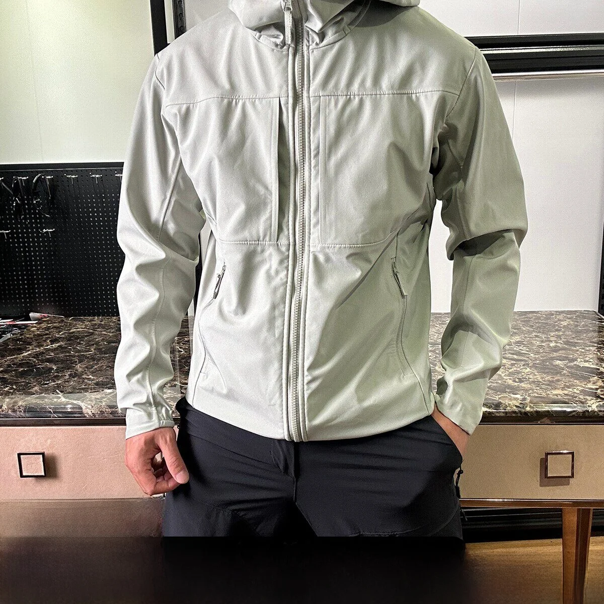 

Мужская демисезонная куртка Softshell для активного отдыха, полностью проклеенные швы, водонепроницаемая, ветрозащитная, с капюшоном, прямого кроя, с длинными рукавами, на молнии