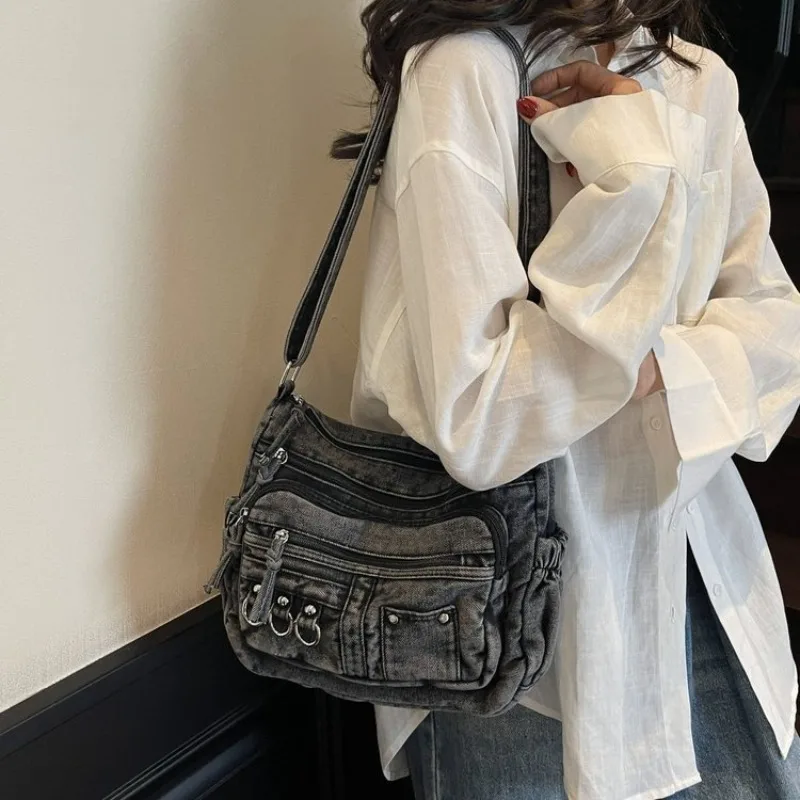 

Простая и стильная женская сумка через плечо, бестселлер, элегантная текстурированная сумка-тоут с логотипом, также подходит как сумка для подгузников.