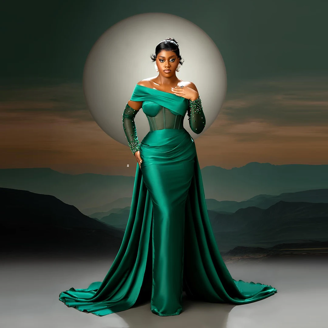 Vestido de fiesta de sirena de satén verde esmeralda Aso Ebi estilo sudafricano vestidos de noche con hombros descubiertos con cuentas en la manga con tren