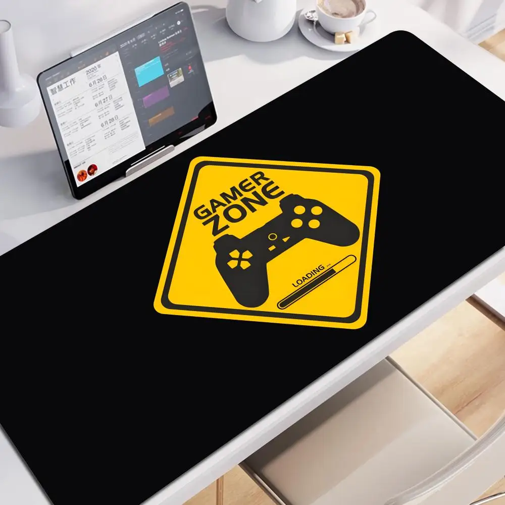 

Retro Game Controller Large Mouse Pad HD Anti-Slip Rubber Base Washable XXL Desk Mat with Precision Edges for Gaming Office Work