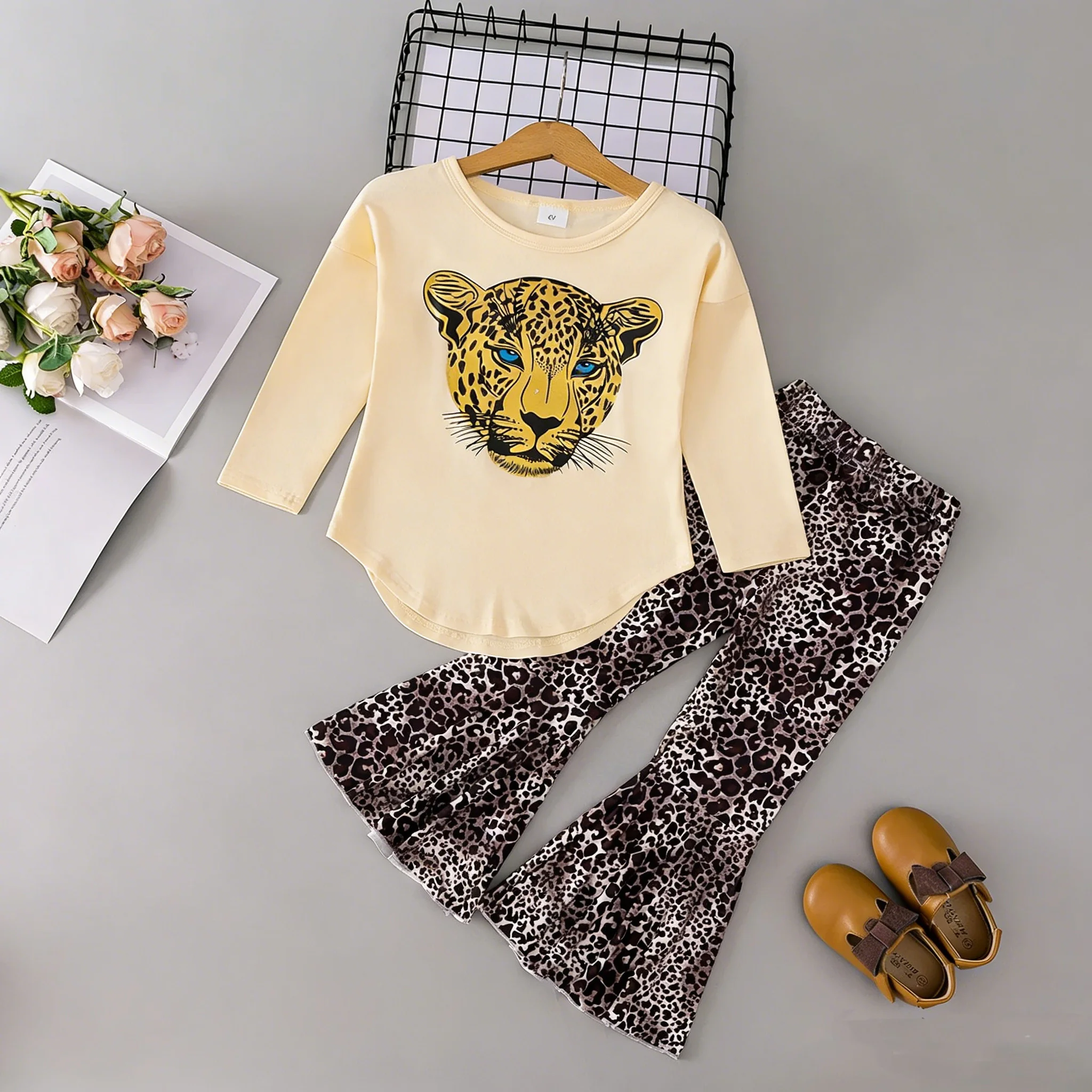 2025 neue Frühling Herbst Mädchen 2 Stück Set Leopard Kopf Print Langarm Top + Leopard Flare Hosen Mode Kinder Outfit