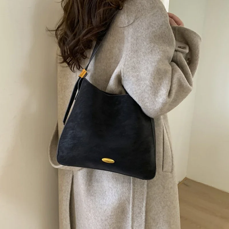 

Chic Women's Shoulder Bag Made Of Copperhead-Print Leather Featuring Trendy Luxembourg Neat Lightweight Daily Style