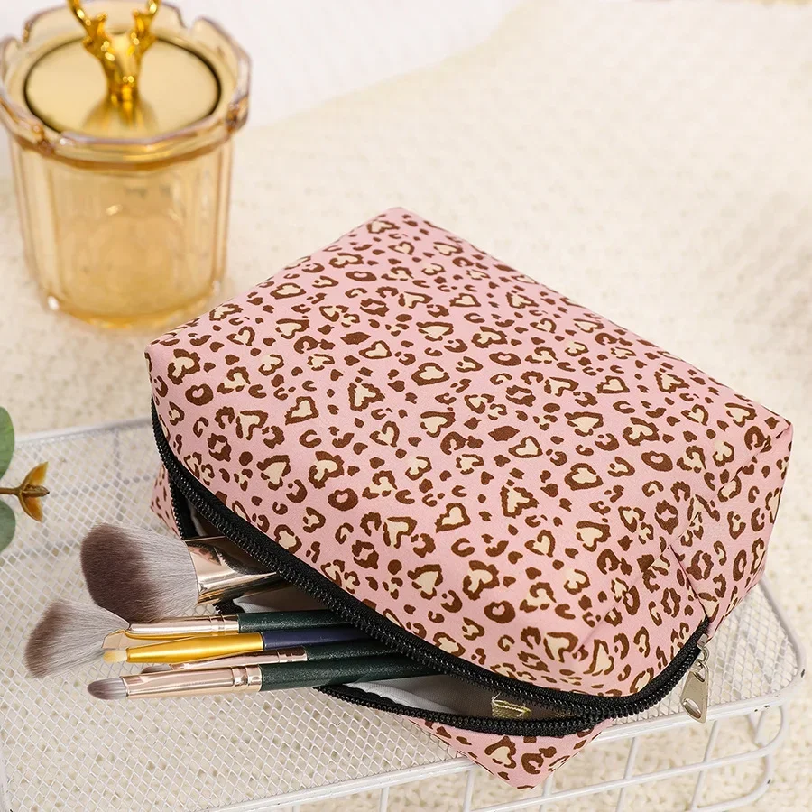 Love Leopard Print Makeup Bag Travel Cosmetic Organizer Large Capacity Octagonal Zipper Cosmetic Bag Women Makeup Pouch Case