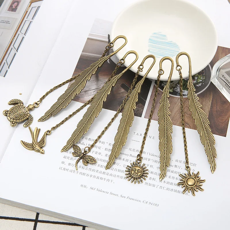 1 ΡΡ., ΠΈΠ·ΡΡΠΊΠ°Π½Π½Π°Ρ ΠΌΠ΅ΡΠ°Π»Π»ΠΈΡΠ΅ΡΠΊΠ°Ρ Π·Π°ΠΊΠ»Π°Π΄ΠΊΠ° Ρ ΠΏΠ΅ΡΡΡΠΌΠΈ Π² ΡΡΠΈΠ»Π΅ ΡΠ΅ΡΡΠΎ Ρ ΠΏΠΎΠ΄Π²Π΅ΡΠΊΠΎΠΉ-ΡΠ΅ΠΏΠΎΡΠΊΠΎΠΉ ΠΈ ΠΊΠΈΡΡΠΎΡΠΊΠΎΠΉ, ΡΡΡΠ΄Π΅Π½ΡΠ΅ΡΠΊΠ°Ρ Π·Π°ΠΊΠ»Π°Π΄ΠΊΠ°, ΠΏΠΎΠ΄Π°ΡΠΎΠΊ Π½Π° Π΄Π΅Π½Ρ ΡΡΠΈΡΠ΅Π»Ρ, ΡΠΊΠΎΠ»ΡΠ½ΡΠ΅ ΠΏΡΠΈΠ½Π°Π΄Π»Π΅ΠΆΠ½ΠΎΡΡΠΈ 1 ΡΡ., ΠΈΠ·ΡΡΠΊΠ°Π½Π½Π°Ρ ΠΌΠ΅ΡΠ°Π»Π»ΠΈΡΠ΅ΡΠΊΠ°Ρ Π·Π°ΠΊΠ»Π°Π΄ΠΊΠ° Ρ ΠΏΠ΅ΡΡΡΠΌΠΈ Π² ΡΡΠΈΠ»Π΅ ΡΠ΅ΡΡΠΎ Ρ ΠΏΠΎΠ΄Π²Π΅ΡΠΊΠΎΠΉ-ΡΠ΅ΠΏΠΎΡΠΊΠΎΠΉ ΠΈ ΠΊΠΈΡΡΠΎΡΠΊΠΎΠΉ, ΡΡΡΠ΄Π΅Π½ΡΠ΅ΡΠΊΠ°Ρ Π·Π°ΠΊΠ»Π°Π΄ΠΊΠ°, ΠΏΠΎΠ΄Π°ΡΠΎΠΊ Π½Π° Π΄Π΅Π½Ρ ΡΡΠΈΡΠ΅Π»Ρ, ΡΠΊΠΎΠ»ΡΠ½ΡΠ΅ ΠΏΡΠΈΠ½Π°Π΄Π»Π΅ΠΆΠ½ΠΎΡΡΠΈ