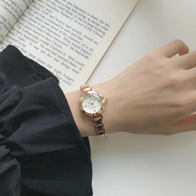 The Round Minimalist Women Ultra Thin Small Dial Watches Stainless Steel Band Fashion Waterproof Quartz Watch Relogio Feminina