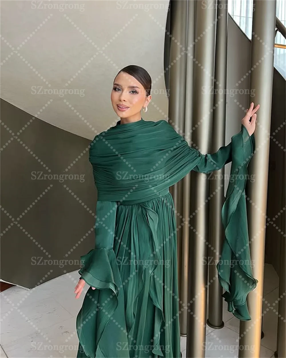 العرف المرأة جيرسي مطوي كريب ثوب مسائي رسمي غمد مثير الكشكشة المتدرج الطابق طول فستان الحفلات السعودية مع كوت