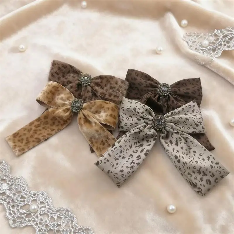 

2025 New Leopard Print Bow Hair Clip with Rhinestone Decor Spring Clip for Women Vintage Fashion Hair Accessories